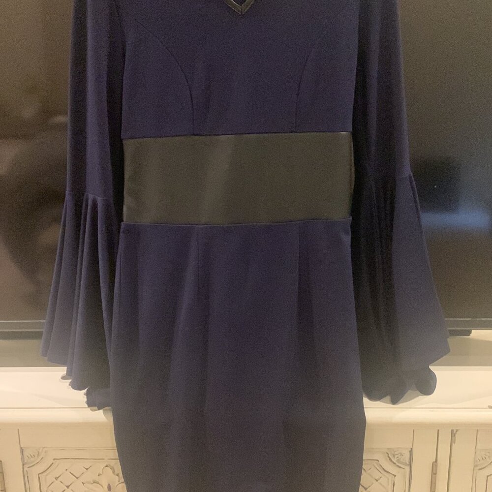 NWOT VENUS BODYCON NAVY & BLACK DRESS w HUGE BELL / FLARED SLEEVES Sz 2 CUTE!!